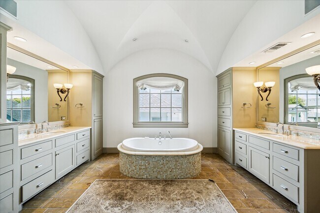 Building Photo - 4800 Palm St