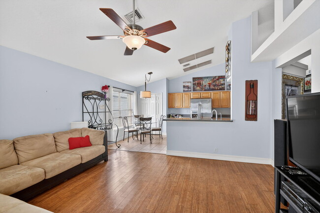 Building Photo - 2725 Pointe Cir