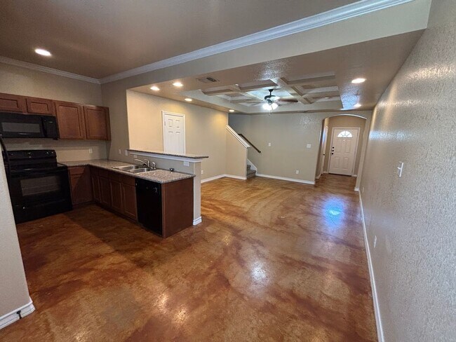 Building Photo - Spacious 3-Bedroom Townhome – Great Location!