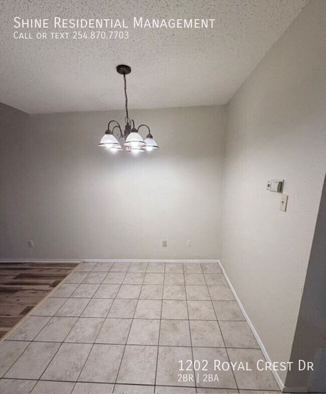 Building Photo - 1202 Royal Crest Dr