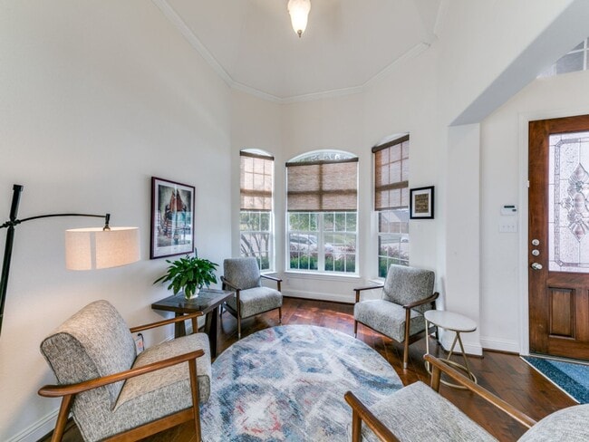 Building Photo - This home is a must see!!