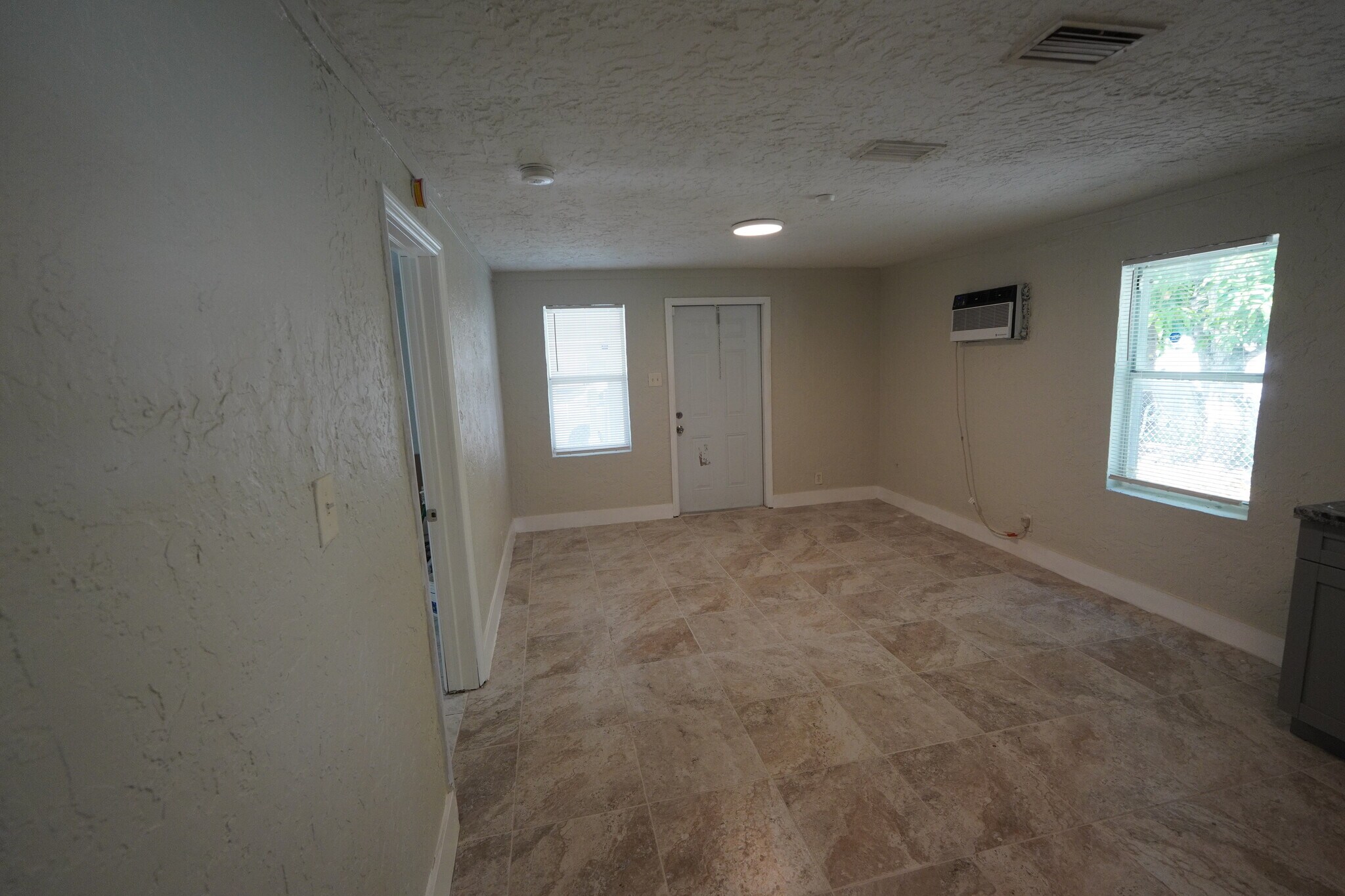 Building Photo - 431 NW 12th Ave