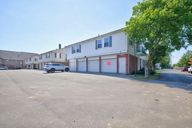 Building Photo - 26070 N Lake Dr