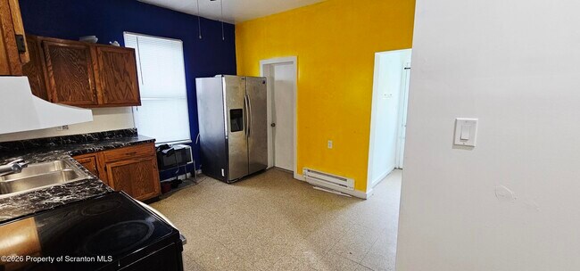 Building Photo - 1319 Washburn St