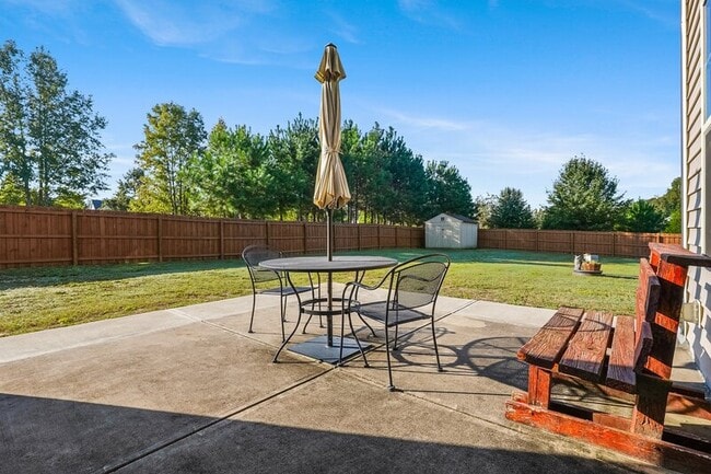 Building Photo - 501 Daylily Ct