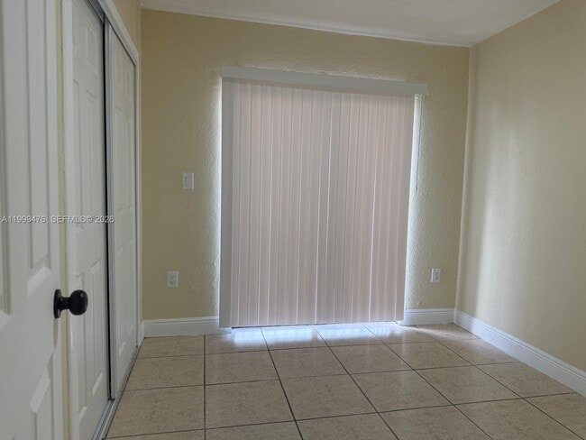 Building Photo - 2310 W 60th St