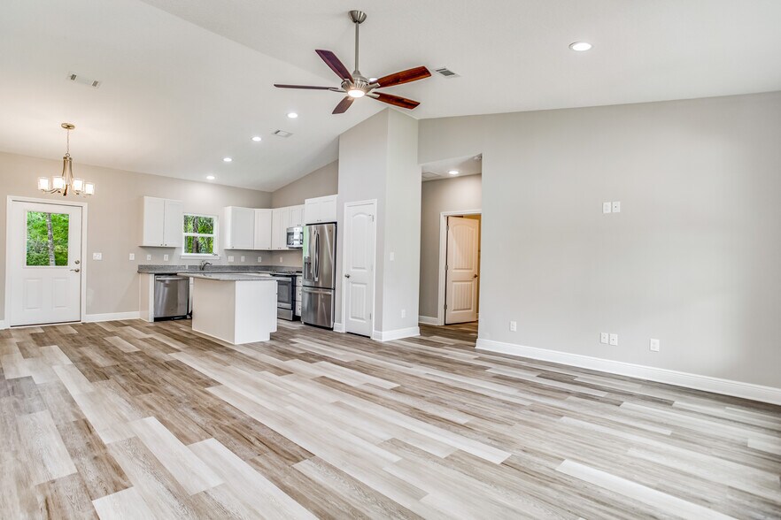 Building Photo - 5940 Savannah Dr