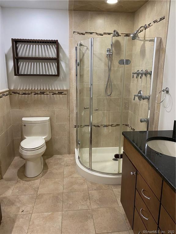 Building Photo - 301 Post Rd E