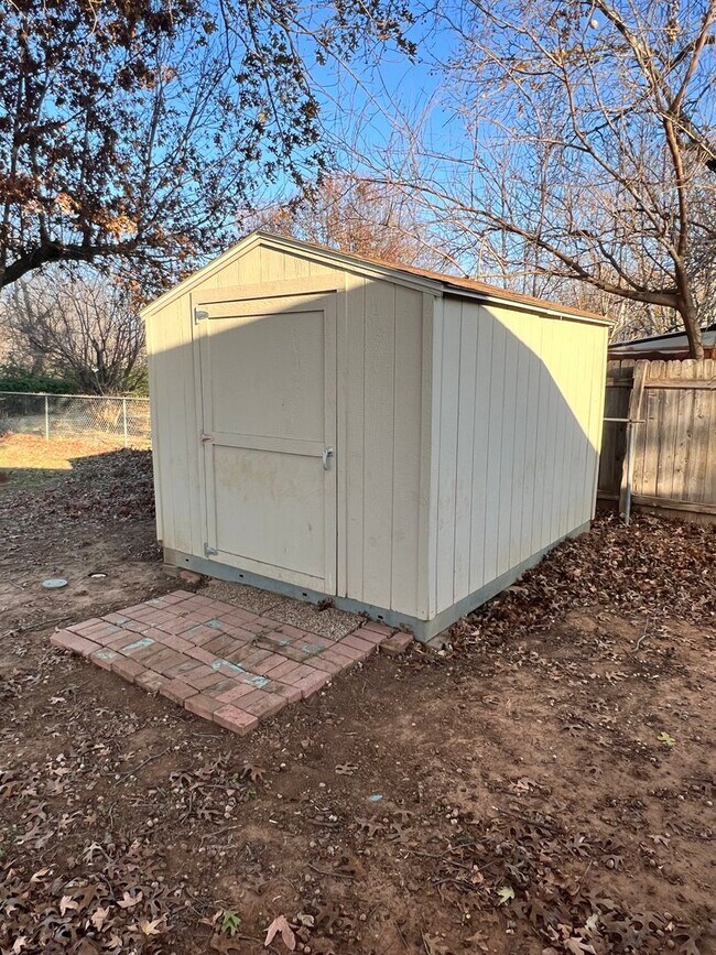 Building Photo - 134 NE Fullerton- Hot new listing!