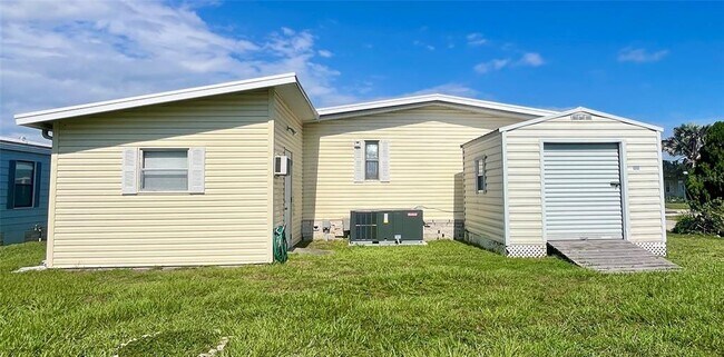 Building Photo - 5716 Pawnee St