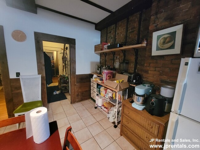 Building Photo - 148 Allston St