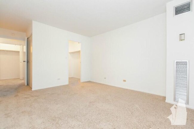 Building Photo - 2 bedroom in Chicago IL 60610