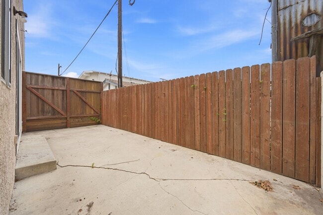 Building Photo - 225 20th St