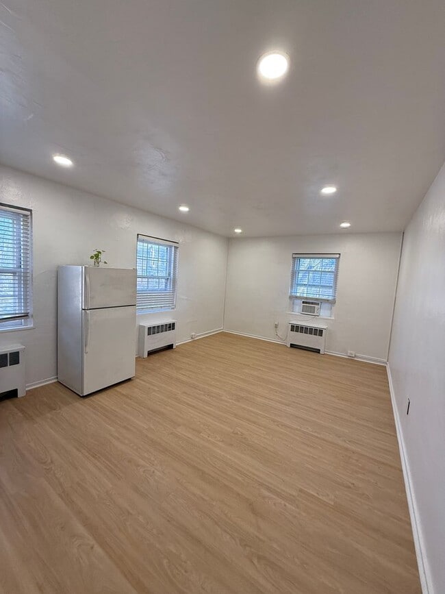 Building Photo - 732 North Terrace