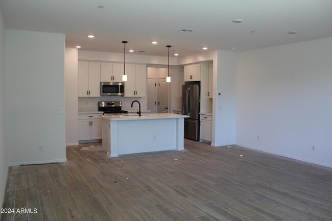 Building Photo - 2628 S Voyager Dr