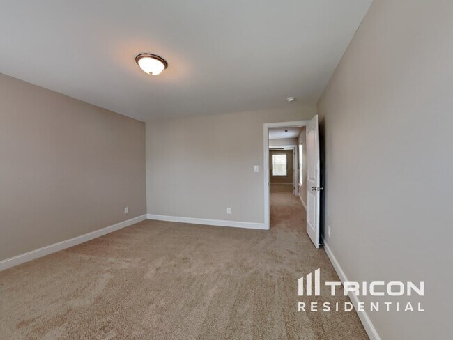 Building Photo - 217 Cliffview Dr