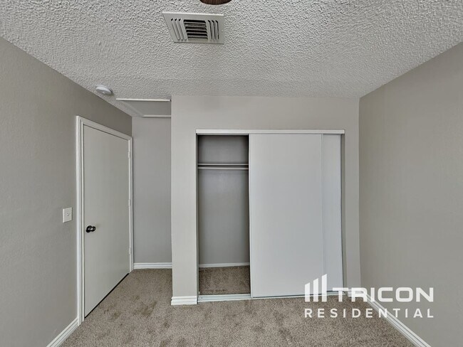 Building Photo - 5425 Addison Avenue Las Vegas NV
