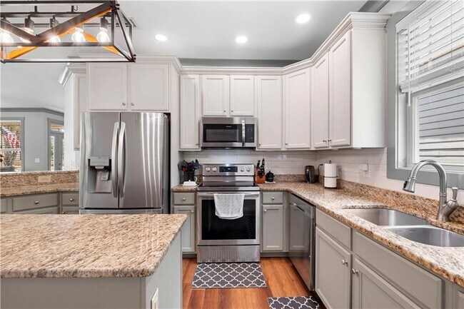 Building Photo - Charming Craftsman Home in Solamere