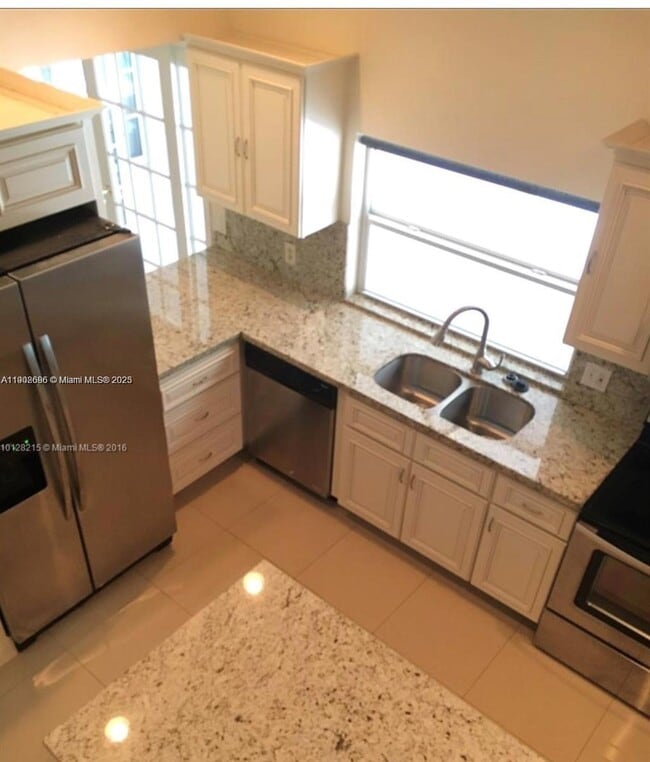 Building Photo - 16731 SW 5th Ct