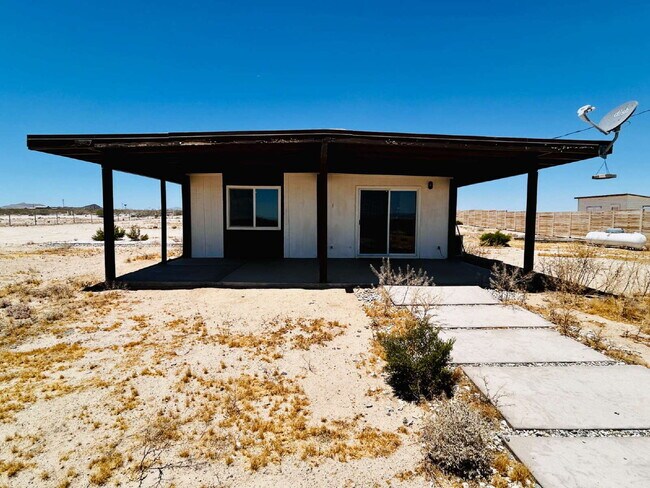 Building Photo - Quiet 2 bd House Surrounded by Open Desert