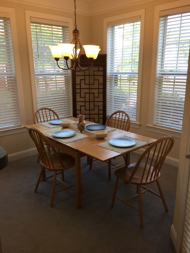 Building Photo - 2 Bedroom, 2 Bathroom Condo in Chapel Hill