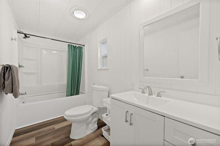 Building Photo - 16503 Village Dr SE