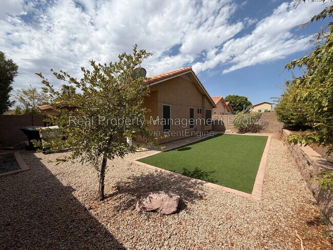 Building Photo - 7568 W Kerry Ln