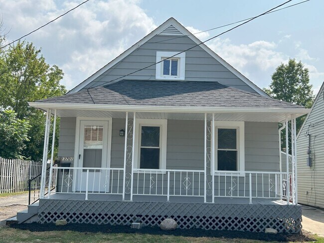 Building Photo - Renovated 3 bedroom home near the Airport