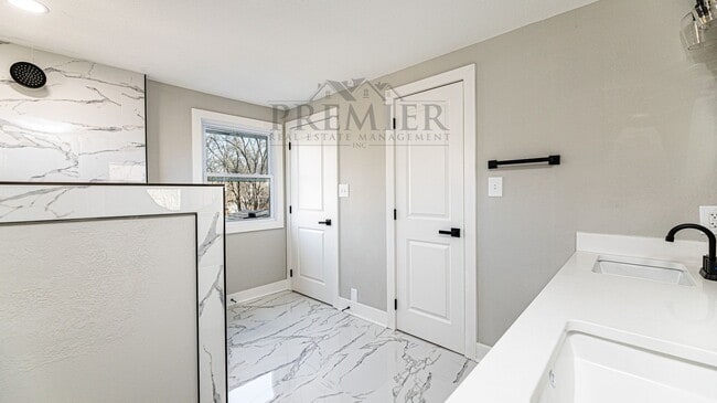 Building Photo - 7509 Lamar Ave