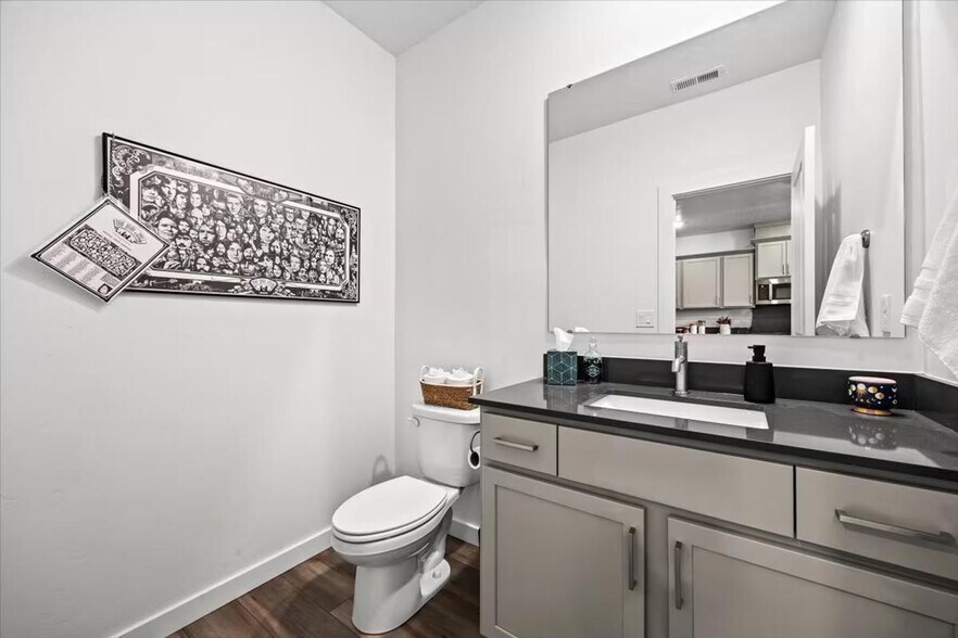 Building Photo - 187 N Nursery Ave