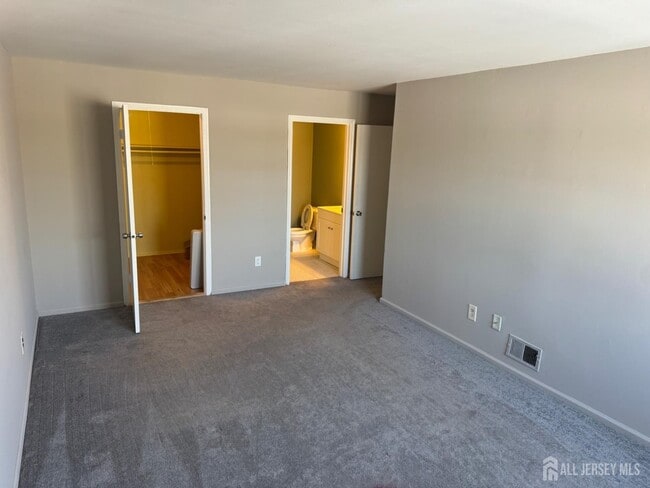 Building Photo - 251 Alpine Way