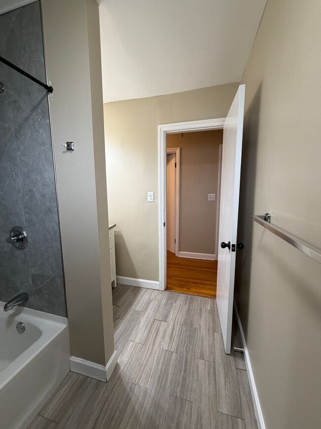 Building Photo - Nice 3 bedroom/1.5 bath home for rent in E. Morristown, Tennessee