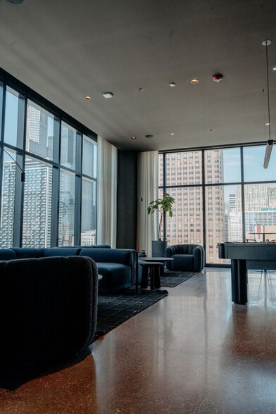 Building Photo - 755 S Clark St