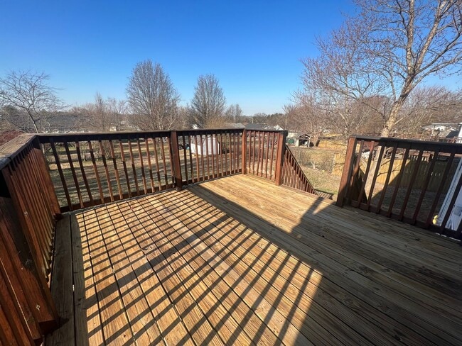 Building Photo - Four bedroom home in Plum Springs with fully finished basement