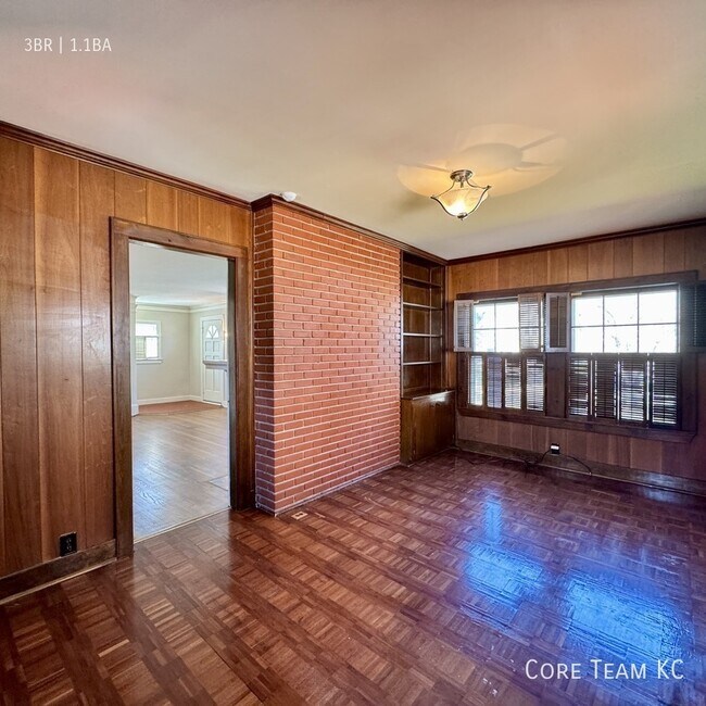 Building Photo - 411 W 60th Terrace