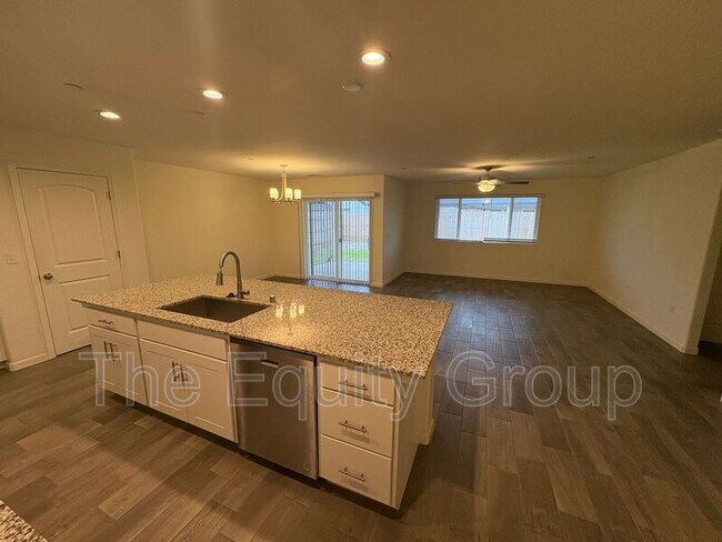 Building Photo - 1946 E School Ave