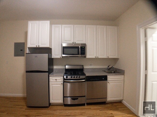 Building Photo - 53 W 72nd St