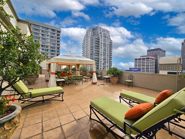 Building Photo - 10795 Wilshire Blvd