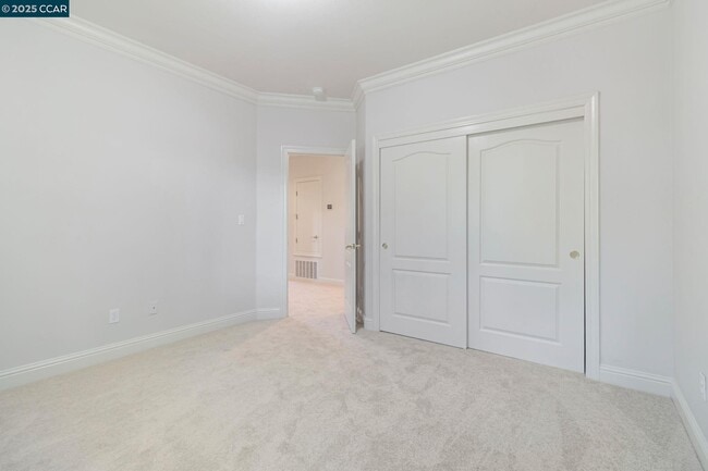 Building Photo - 1423 Homestead Ave