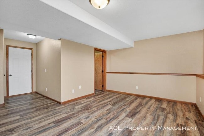 Building Photo - 486 Bluebird Dr