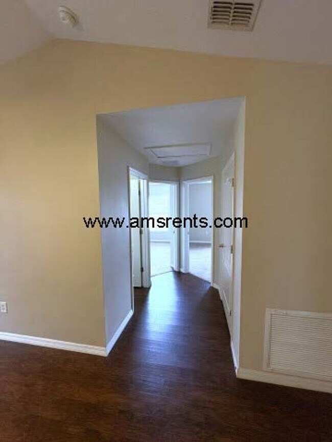 Building Photo - 2110 Justice Ln
