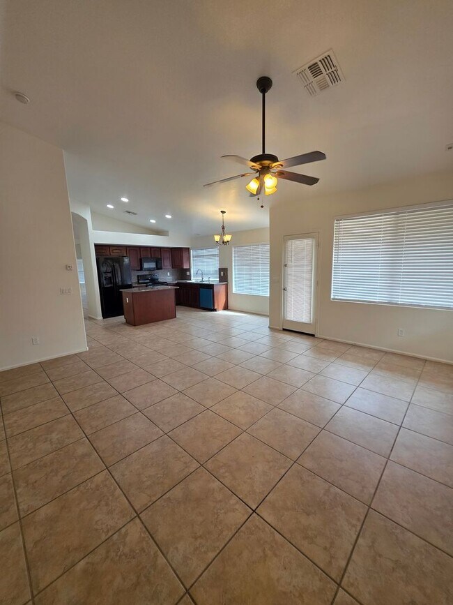 Building Photo - Single Story Large 4 bedroom- Maricopa