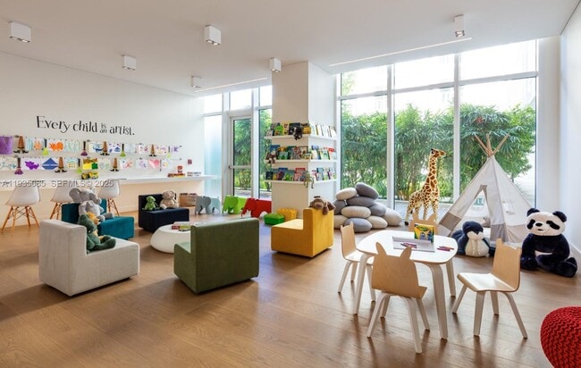 Building Photo - 4701 Meridian Ave