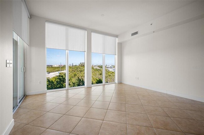 Building Photo - 1375 Beach Rd