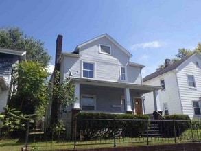 Building Photo - 647 Spruce Ave