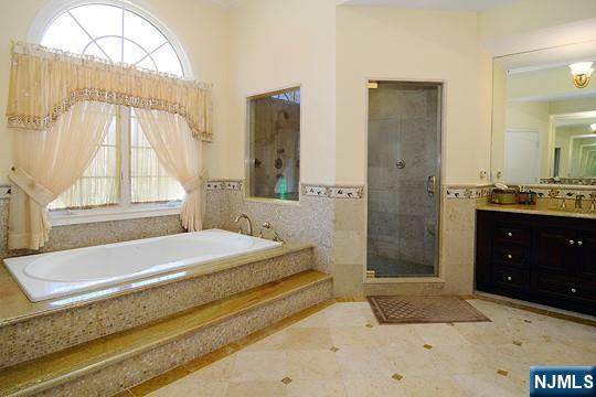 Building Photo - 417 N Woodland St