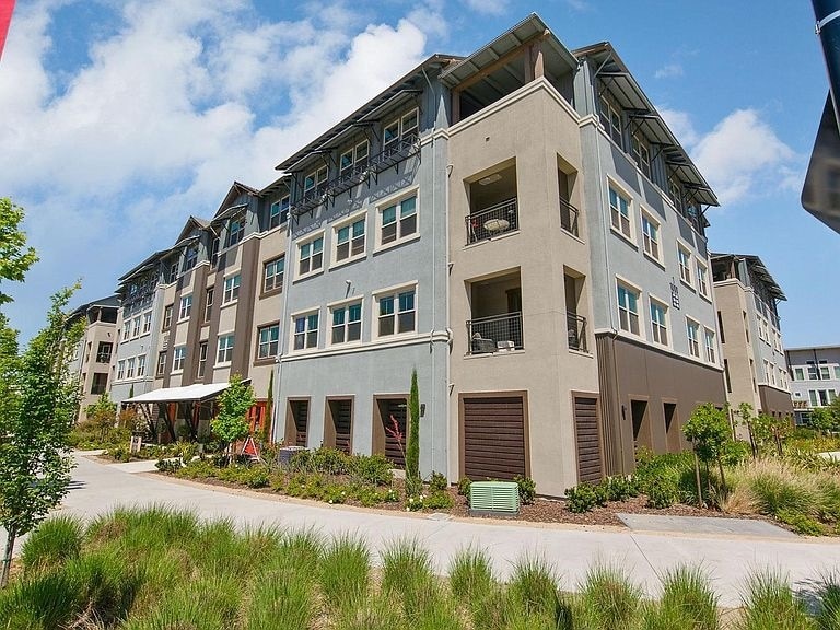 Side view of the condo - 1000 Berryessa Ln