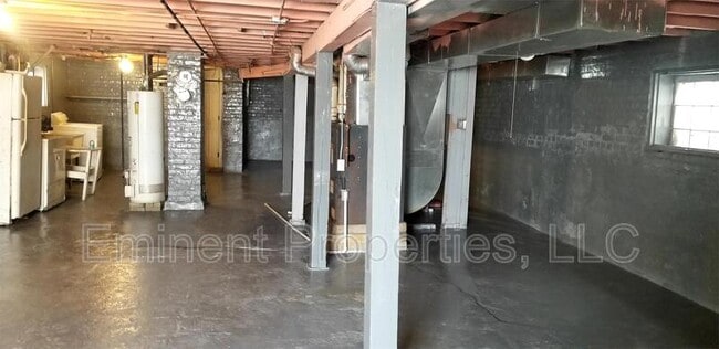 Building Photo - 8608 S Kingston Ave