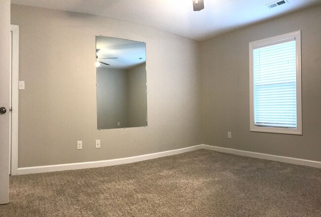 Building Photo - Super Sweet on Streamwood