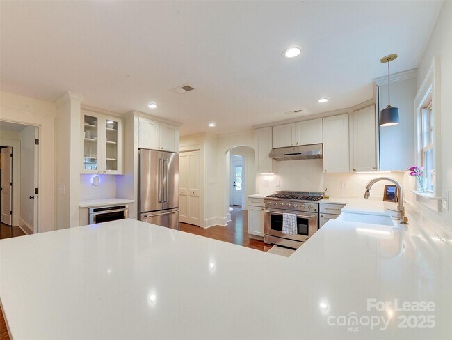 Building Photo - 508 Seldon Dr